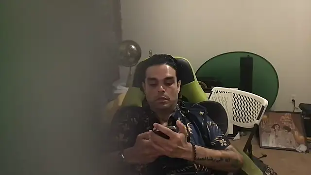 Snapshot of GForceSavage chatting on November 18, 2025, 3:32 am GForceSavage online show from November 18, 2025, 3:32 am