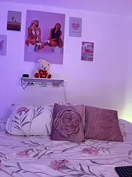 pretty pettite online show from April 21, 2026, 1:42 am