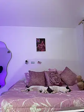 pretty pettite online show from March 28, 2026, 9:05 pm