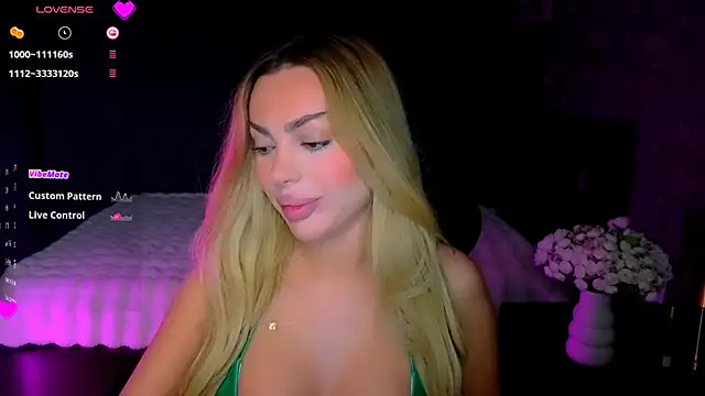 babyleilaa online show from April 17, 2026, 8:55 pm