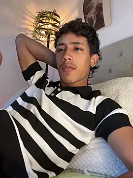 Ostin18hot online show from December 21, 2025, 2:13 am