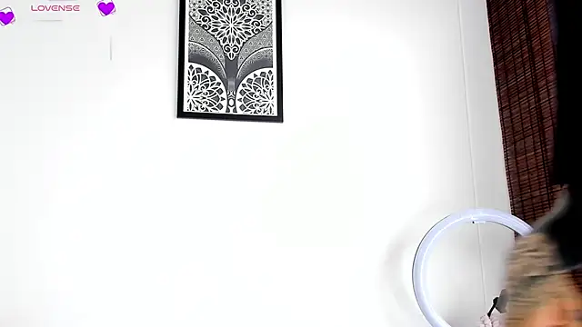 Snapshot of VeronicaTonu chatting on October 31, 2025, 2:46 pm VeronicaTonu online show from October 31, 2025, 2:46 pm