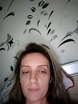 SophyGirl online show from December 18, 2025, 1:37 pm