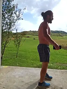 Snapshot of Mariusvidican chatting on October 1, 2025, 11:47 am Mariusvidican online show from October 1, 2025, 11:47 am