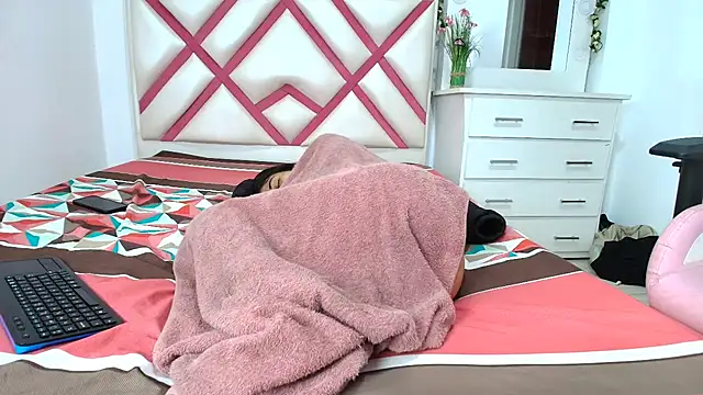 Sarita Brooks online show from November 22, 2025, 11:53 am