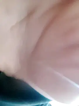 angelie 3 online show from November 14, 2025, 3:10 am