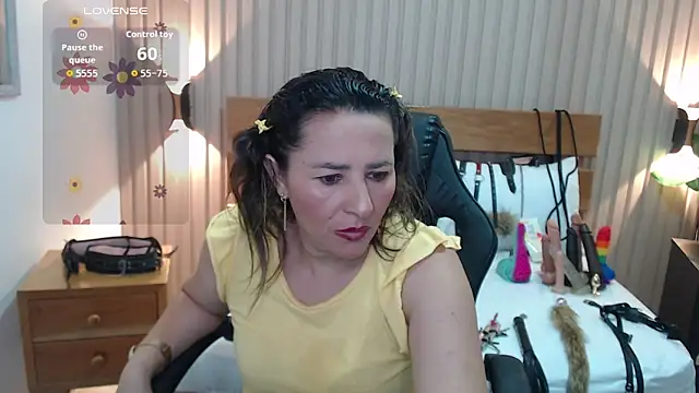 luciana ballesteros  online show from November 28, 2025, 12:27 pm