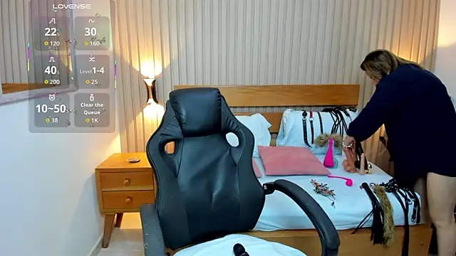 luciana ballesteros  online show from March 31, 2026, 12:07 pm