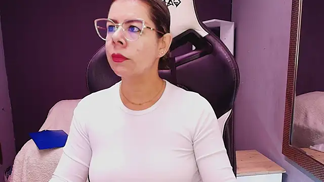 Snapshot of RamonaSimons chatting on November 13, 2025, 5:39 pm RamonaSimons online show from November 13, 2025, 5:39 pm