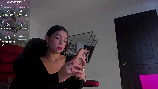 FaloonRoussel online show from December 3, 2025, 6:29 pm