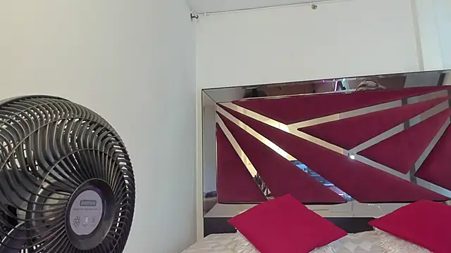 FaloonRoussel online show from November 21, 2025, 5:56 pm