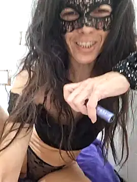 Snapshot of EmySkinny85 chatting on March 20, 2025, 9:24 pm EmySkinny85 online show from March 20, 2025, 9:24 pm