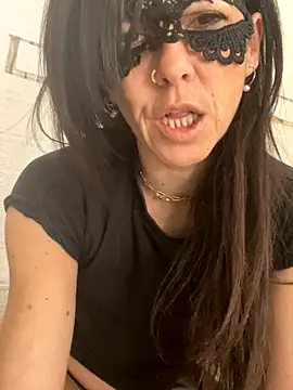 Snapshot of EmySkinny85 chatting on January 6, 2026, 7:45 am EmySkinny85 online show from January 6, 2026, 7:45 am