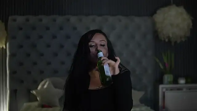 Snapshot of AmelyNoir chatting on September 12, 2025, 3:45 pm AmelyNoir online show from September 12, 2025, 3:45 pm