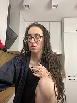 MartiniiSelenna online show from April 19, 2026, 5:52 am