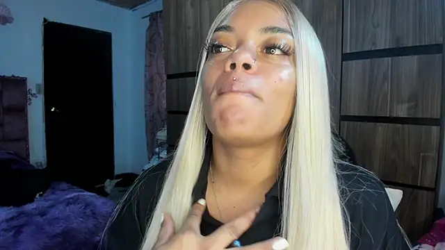 ladyrd1 online show from April 20, 2026, 3:35 pm