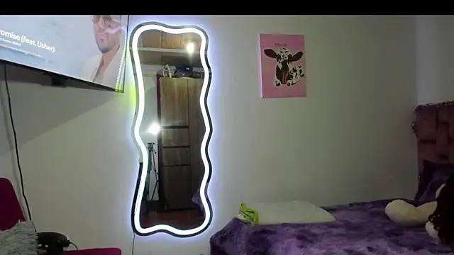 ladyrd1 online show from November 30, 2025, 11:16 pm