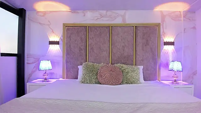 MarianaGarciaa   online show from September 16, 2025, 11:44 am