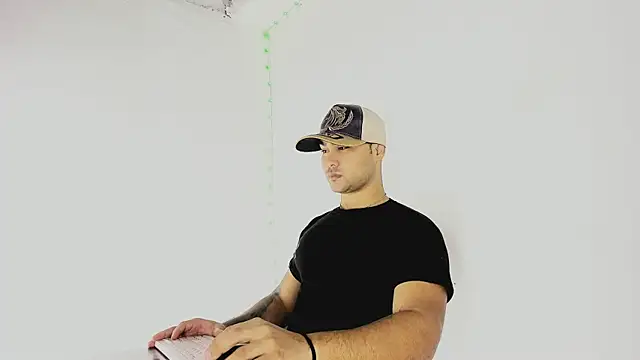 Snapshot of Sebas-hott chatting on September 24, 2025, 10:16 pm Sebas-hott online show from September 24, 2025, 10:16 pm