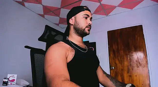 Snapshot of Sebas-hott chatting on February 8, 2025, 2:47 am Sebas-hott online show from February 8, 2025, 2:47 am