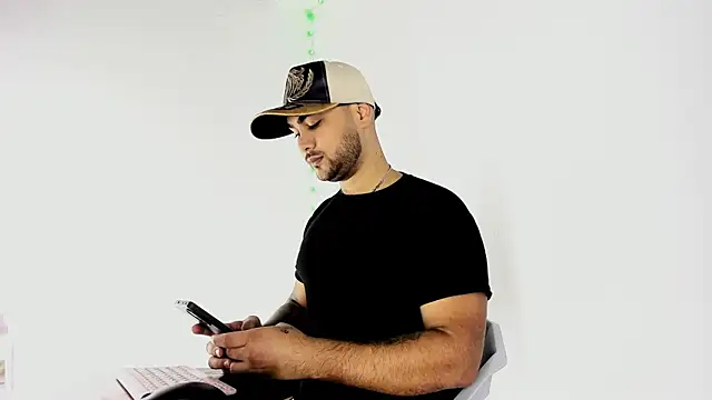 Snapshot of Sebas-hott chatting on September 9, 2025, 10:19 pm Sebas-hott online show from September 9, 2025, 10:19 pm