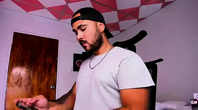 Snapshot of Sebas-hott chatting on January 17, 2025, 3:34 am Sebas-hott online show from January 17, 2025, 3:34 am