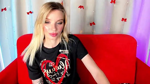 Snapshot of AlinaLovelyX chatting on June 22, 2026, 1:11 am AlinaLovelyX online show from June 22, 2026, 1:11 am