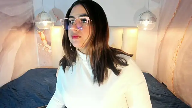 sabrinamilani online show from April 17, 2026, 7:38 pm