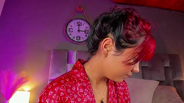 Snapshot of alaia-rogers chatting on March 3, 2025, 6:35 pm alaia-rogers online show from March 3, 2025, 6:35 pm