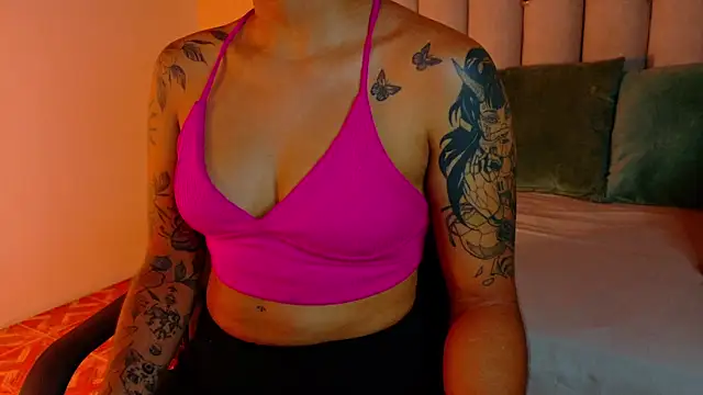 Snapshot of alaia-rogers chatting on December 1, 2025, 11:33 am alaia-rogers online show from December 1, 2025, 11:33 am