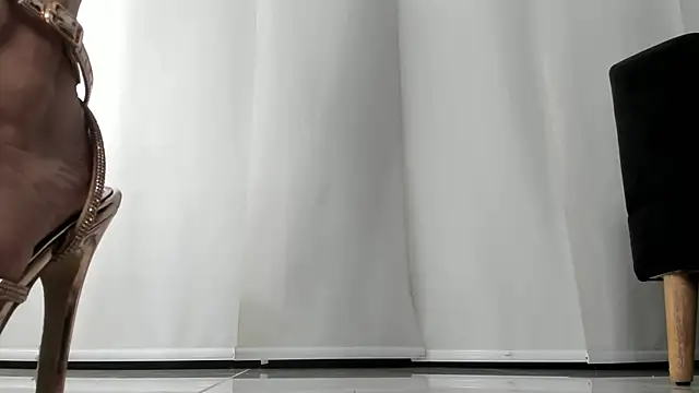 angelturned001 online show from December 10, 2024, 11:30 pm