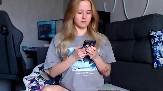 Snapshot of CassidyKiss chatting on October 15, 2025, 10:45 am CassidyKiss online show from October 15, 2025, 10:45 am