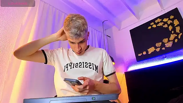 Snapshot of Angel_Snowhotxxx chatting on February 14, 2025, 6:34 am Angel Snowhotxxx online show from February 14, 2025, 6:34 am