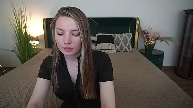 IceDanielles online show from June 5, 2026, 6:52 am