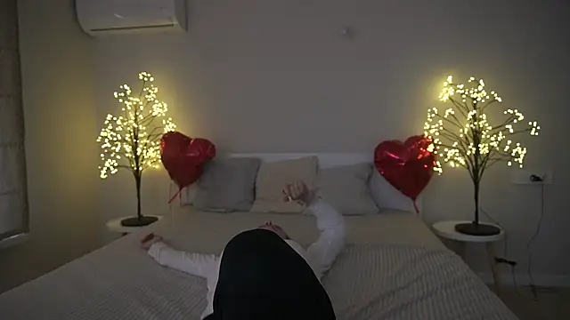 IceDanielles online show from March 15, 2025, 12:34 pm