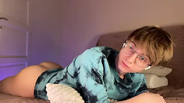 itsmaxxbaby  online show from February 7, 2026, 6:43 am