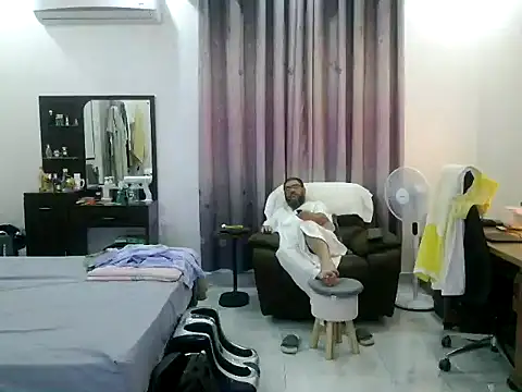 largepanny online show from March 26, 2026, 5:44 pm