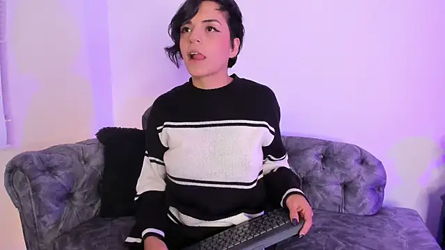 Sweet Amy01 online show from December 19, 2024, 1:07 am