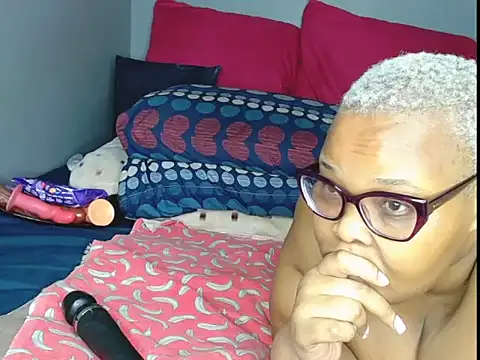 Snapshot of fatafricanqueen chatting on June 26, 2026, 10:43 am fatafricanqueen online show from June 26, 2026, 10:43 am