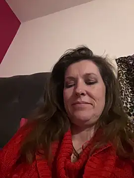 Snapshot of Lwhite1 chatting on May 8, 2026, 10:35 pm Lwhite1 online show from May 8, 2026, 10:35 pm