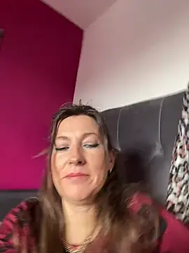 Snapshot of Lwhite1 chatting on April 19, 2026, 1:23 pm Lwhite1 online show from April 19, 2026, 1:23 pm