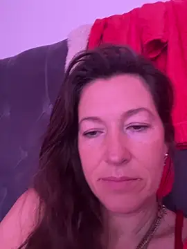 Snapshot of Lwhite1 chatting on May 6, 2026, 8:51 am Lwhite1 online show from May 6, 2026, 8:51 am