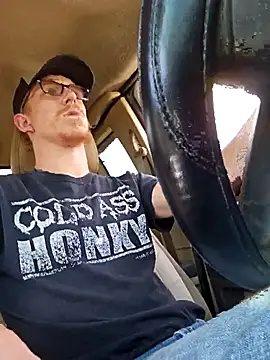 Snapshot of REDHAMMER_ chatting on September 9, 2025, 8:29 pm REDHAMMER  online show from September 9, 2025, 8:29 pm