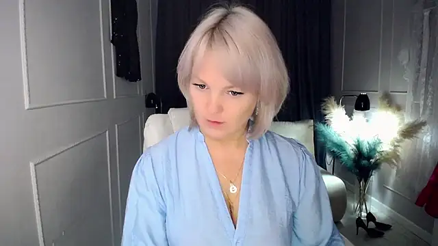 Snapshot of Juarnea chatting on November 17, 2025, 8:07 am Juarnea online show from November 17, 2025, 8:07 am