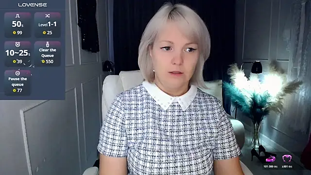 Snapshot of Juarnea chatting on November 21, 2025, 10:03 am Juarnea online show from November 21, 2025, 10:03 am