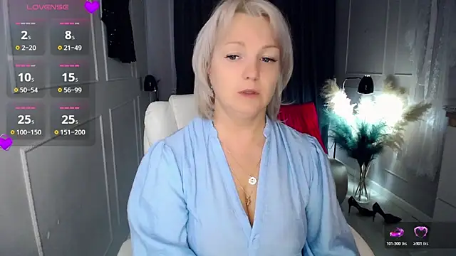 Snapshot of Juarnea chatting on October 31, 2025, 5:48 am Juarnea online show from October 31, 2025, 5:48 am