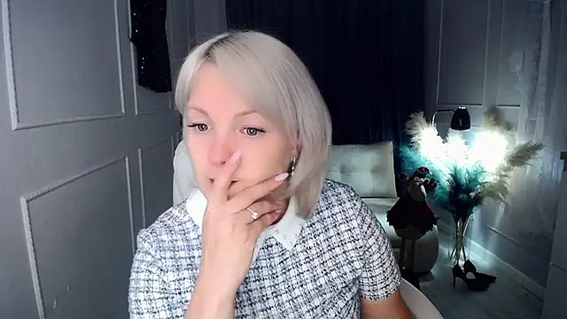 Snapshot of Juarnea chatting on December 1, 2025, 12:17 pm Juarnea online show from December 1, 2025, 12:17 pm