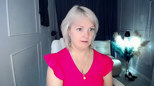 Snapshot of Juarnea chatting on November 19, 2025, 7:36 pm Juarnea online show from November 19, 2025, 7:36 pm