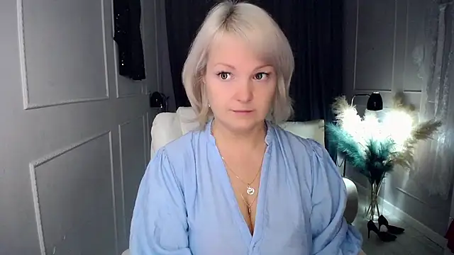 Snapshot of Juarnea chatting on November 24, 2025, 5:18 am Juarnea online show from November 24, 2025, 5:18 am