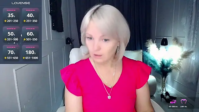 Snapshot of Juarnea chatting on November 25, 2025, 6:14 am Juarnea online show from November 25, 2025, 6:14 am